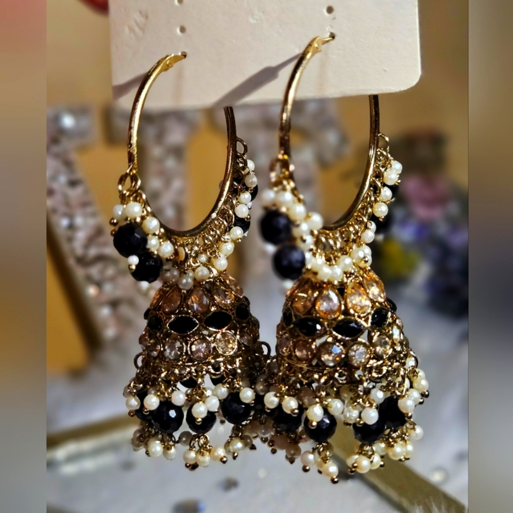 Earrings (jhumkas)